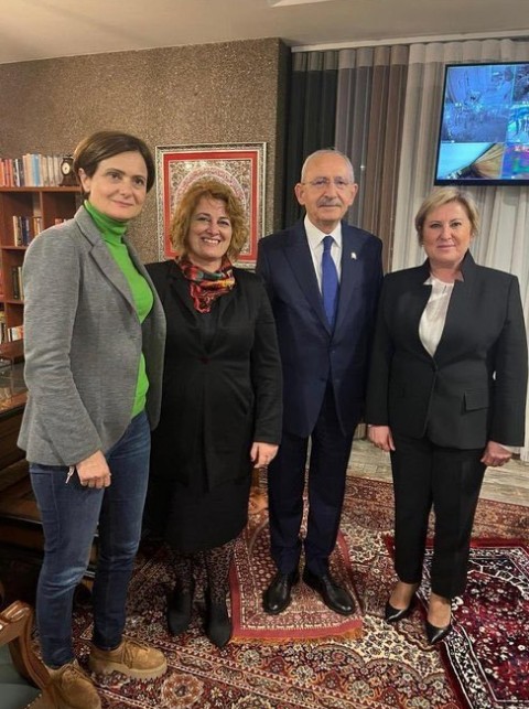 Kılıçdaroğlu seccadeye ayakkabı ile bastı! Sosyal medyada büyük tepki çekti